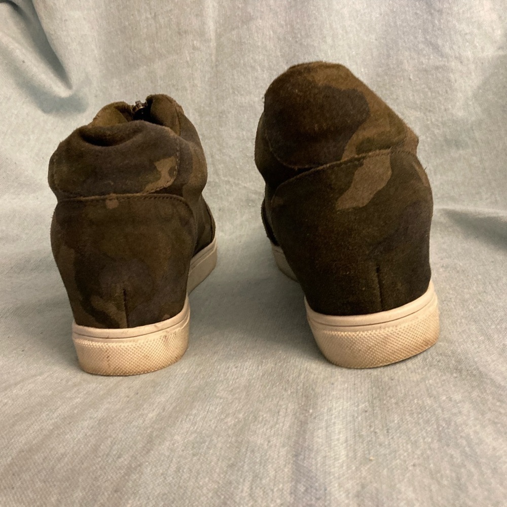 Blondo Glenda Suede Waterproof Wedge Sneakers in Green Camo - Picture 9 of 12
